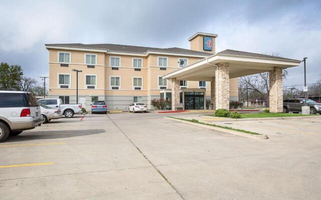 Budget Inn and Suites