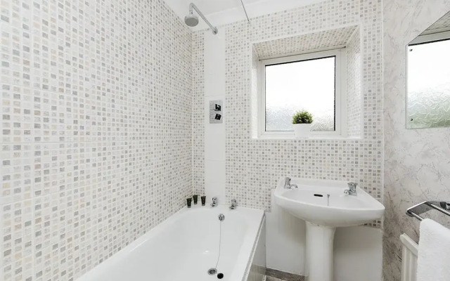 Cosy 2BR House With Patio Garden In Plaistow