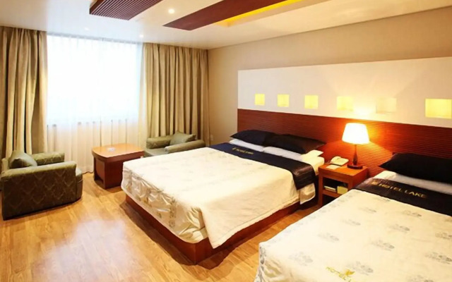 Hotel Lake