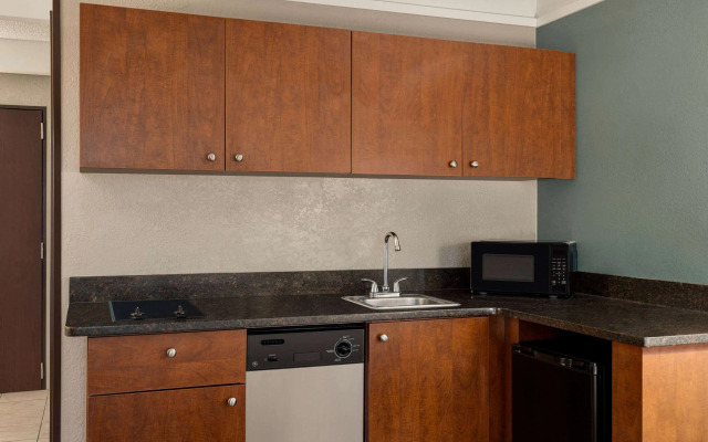 AmericInn by Wyndham Grand Rapids Airport North