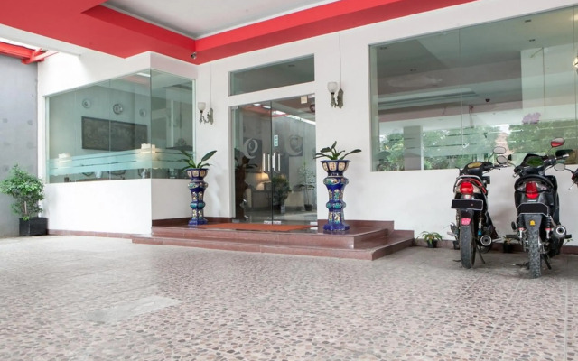 RedDoorz Near Trans Studio Mall 3