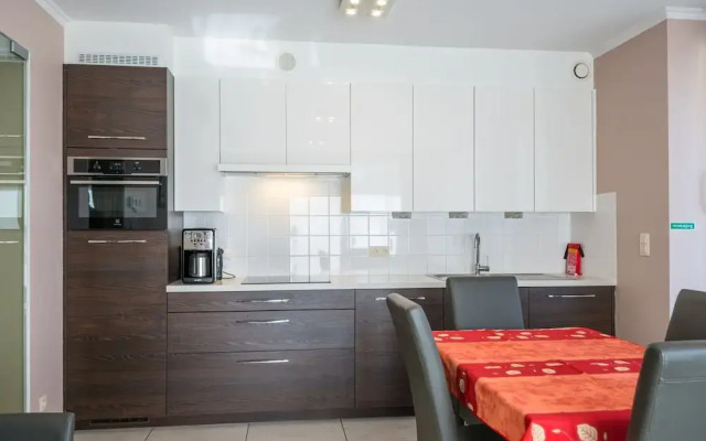 Central Stay Near Tram & Sea