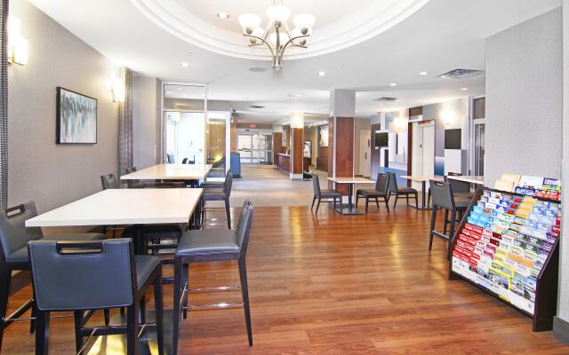 Holiday Inn Express Hotel & Suites Calgary, an IHG Hotel