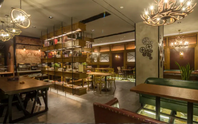 James Joyce Coffetel Chongqing Huangnibang Subway Station