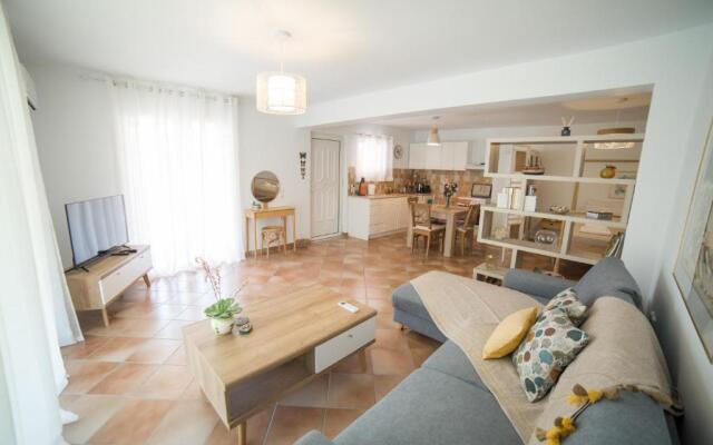 AZALEA - Modern studio with sea view