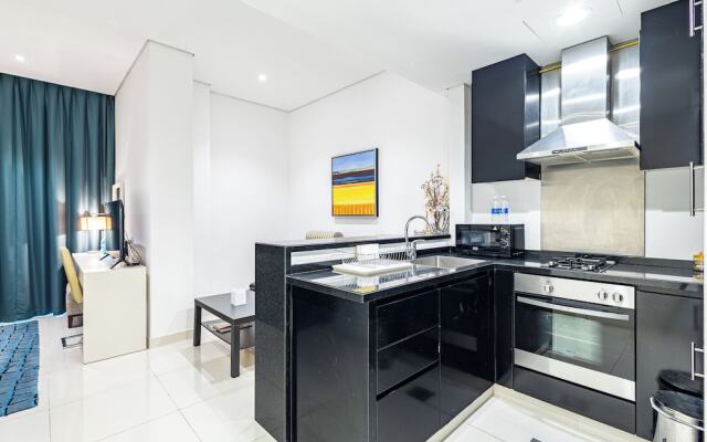 SuperHost - Chic Studio on the 16th Floor in Business Bay