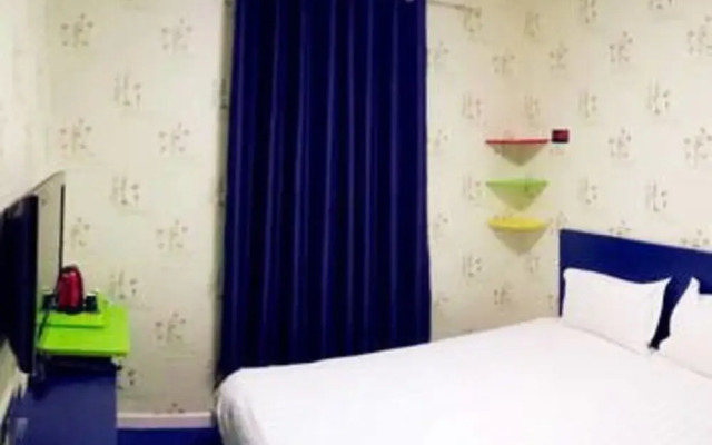 Huayi Hotel (Yantai Yuhuangding South Street)