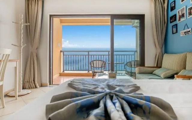 Shuangyue Bay is home to Haimei Hotel