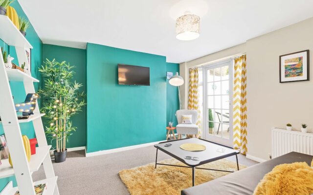 Beach Patio - Seafront One Bedroom apt