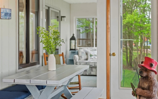 Pocono Lakefront by Avantstay Dock Lake Access