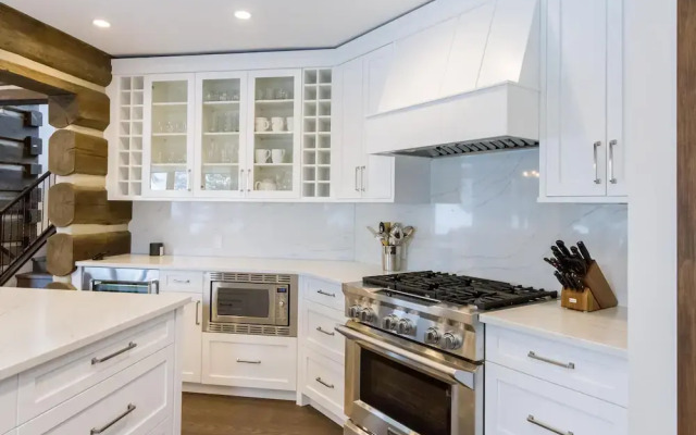 3354 Peak Drive
