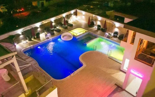 Echelon Heights Hotel