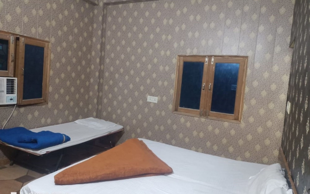 Goroomgo Anand Guest House Mathura