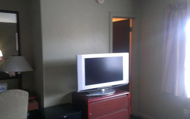 Days Inn Cleveland Lakewood