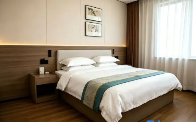 Chengde Fenghuang Hotel (Yingshouyingzi Station)