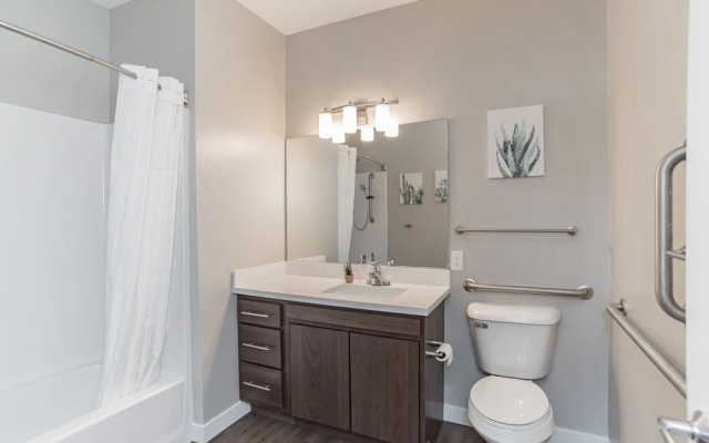 FRONTDESK Flux Apts Downtown Des Moines