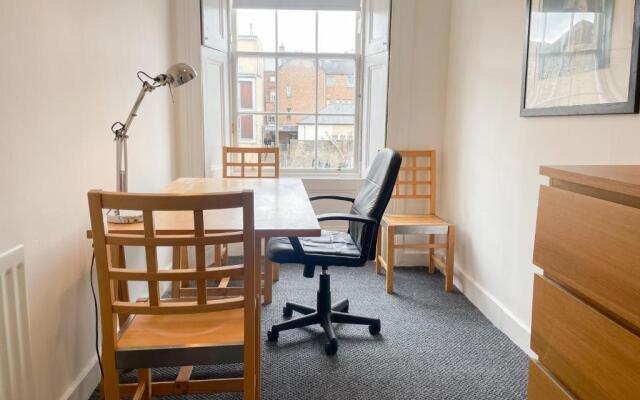 Spacious 3 bedroom Victorian flat City Centre