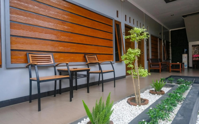 Super OYO 1226 Al Abror Homestay