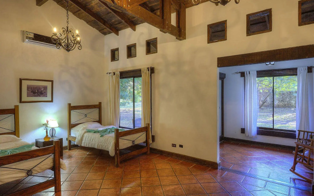 Hacienda La Pacífica Eco-Lodge