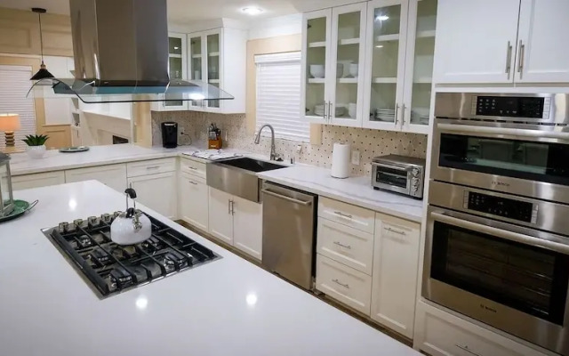 5Bdrm 3.5Bath 12Beds - HOME BIG AS TEXAS