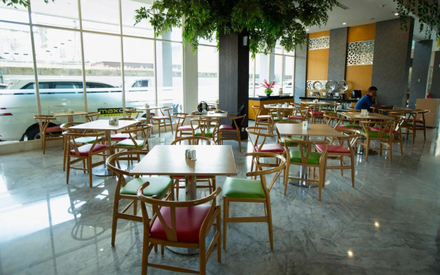 Ascent Hotel and Cafe