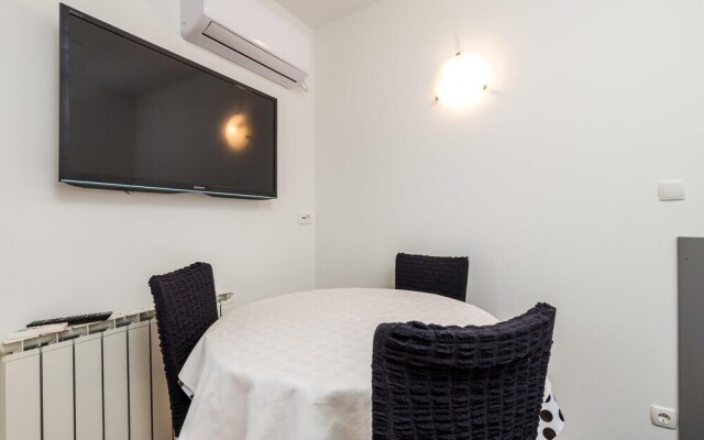 Beautiful Apartment in Barbat na Rabu With 1 Bedrooms and Wifi