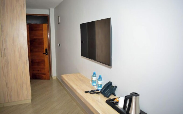 The 818 Hotel Ol Kalou