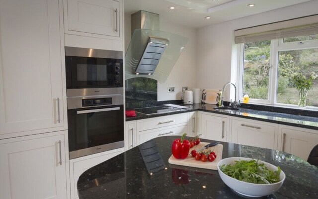6 Knowle Court