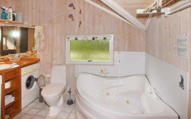 Three-Bedroom Holiday home in Tarm 5