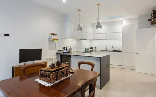 Stunning 3-bed House W/terrace & Garden in Notting Hill