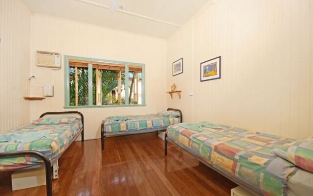 Tropic Days Backpackers