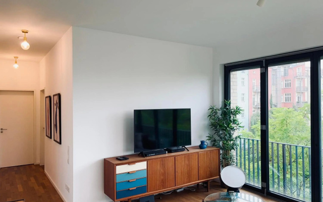 2 Bedroom Mauerpark-Apartment, Berlin Mitte View calendar