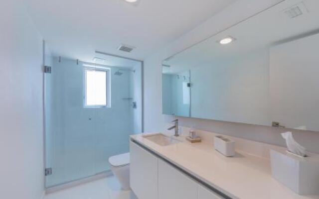 Beach Haus Key Biscayne Contemporary Apartments