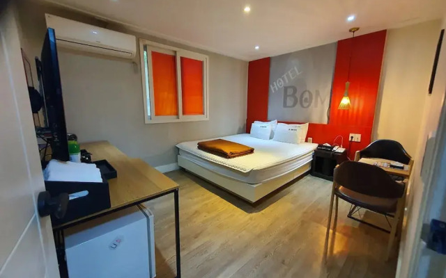 Hotel Bom
