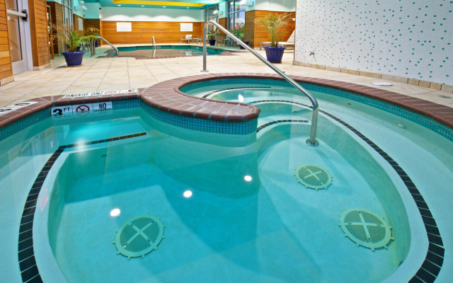 Hotel Indigo Columbus Architectural Center by IHG