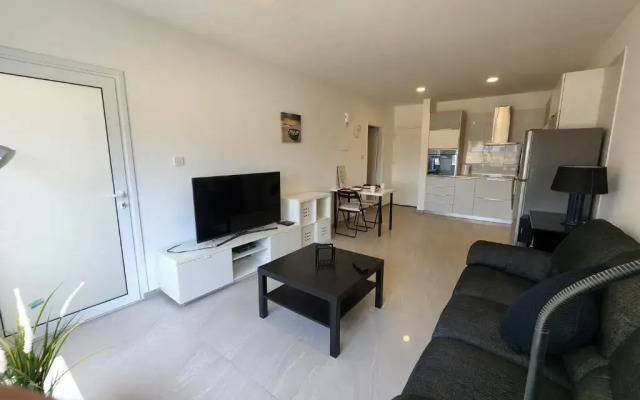 Merab Holidays Apartment Annita Court B14