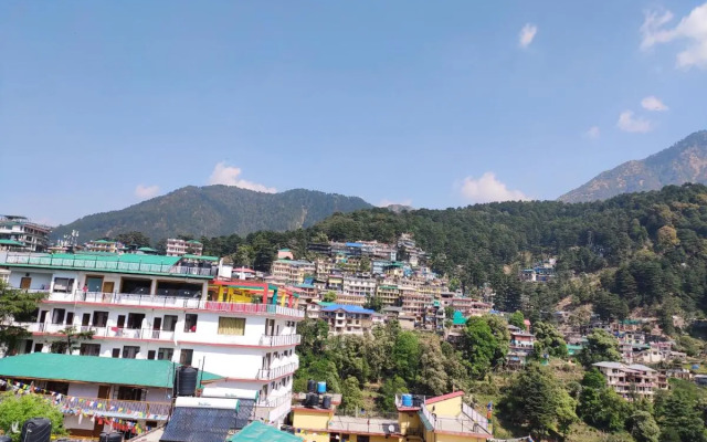 The Posh Hotel near Mall Road with Hassle Free Covered Parking