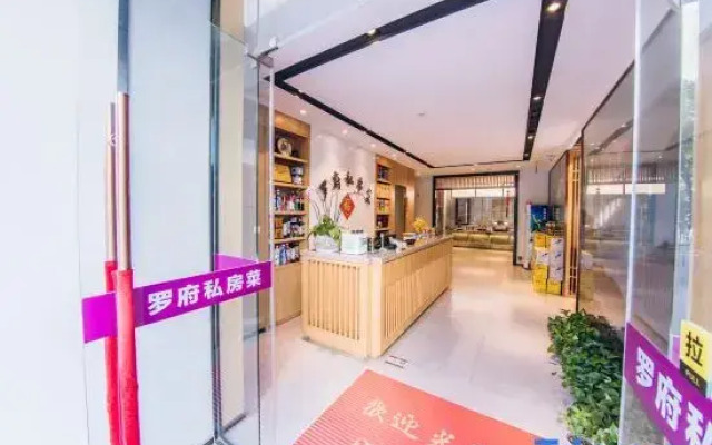 Roland Jinyi Hotel