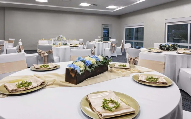 Holiday Inn Express & Suites Madison by IHG