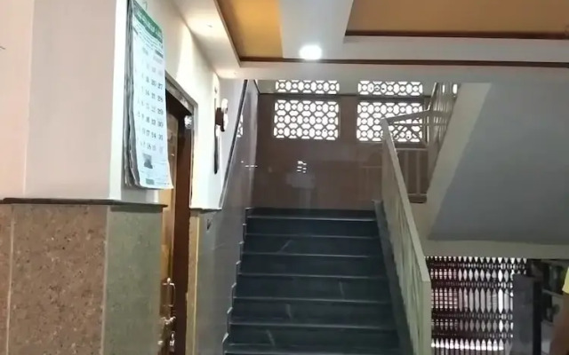 Iroomz Hotel Sagar Deluxe