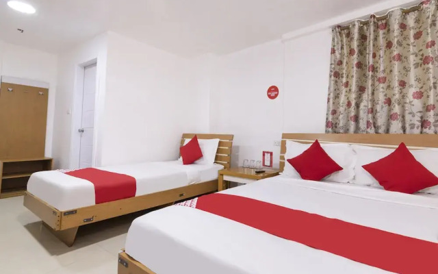OYO 416 Lucky Hotel