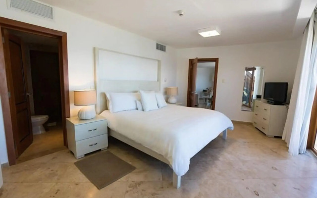 The Bannister Hotel & Yacht Club
