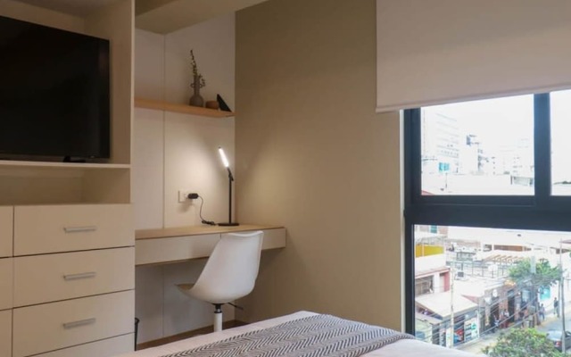 w Fancy 2BR With Balcony in Miraflores