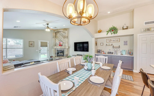 Centrally Located Gilbert Home: Patio & Grill!