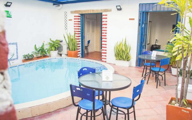 hpt-sc2 hotel room in getsemani with pool, breakfast and wifi