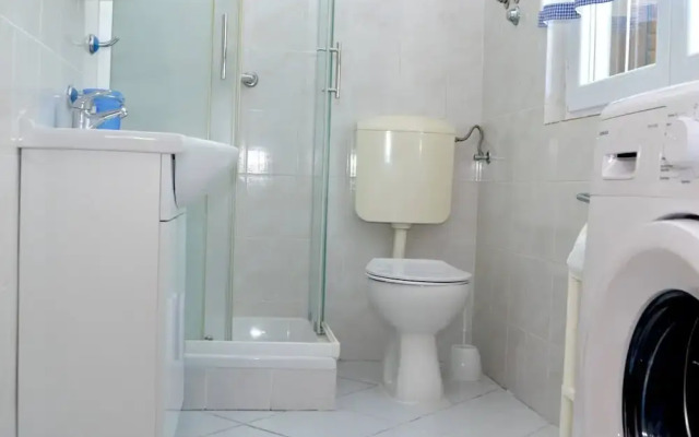 Room in Apartment - Charming Apartment Venilia Blue, Sleeps 4