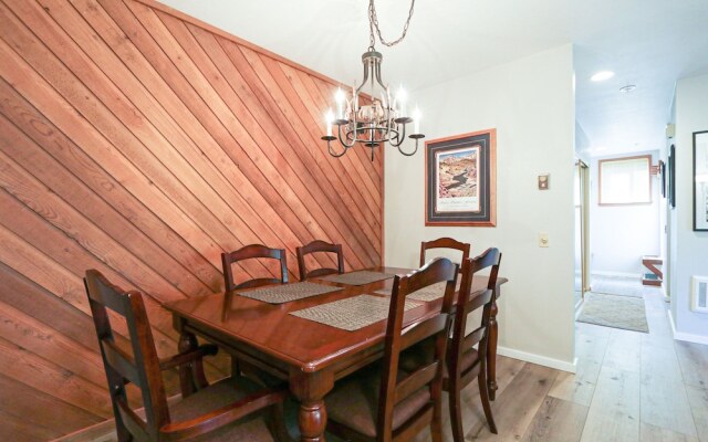 Aspen Creek #306 1 Bedroom Condo by RedAwning