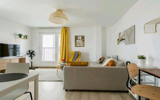 Luxury Apartment near Paris la Défense with secured Parking