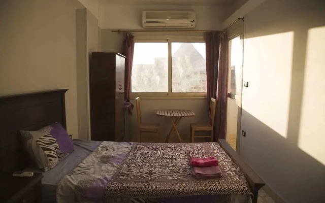 The Pyramids Inn Cheops