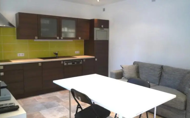 Livia Cannes Vieille Ville Rosella